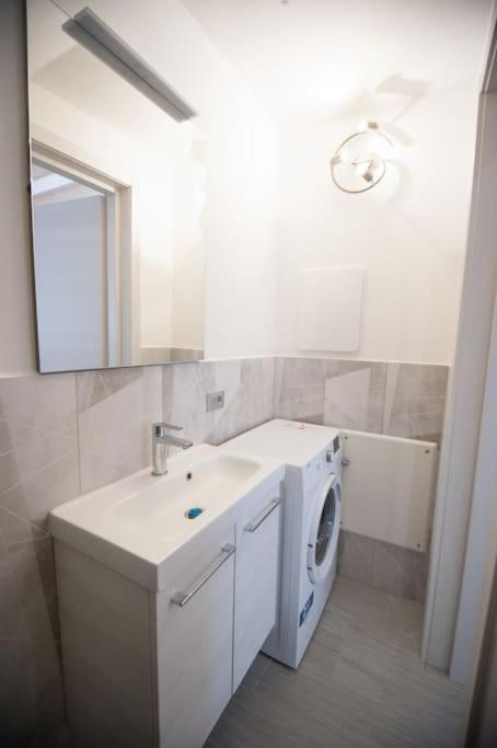 Casa Gemma - Big Family House With Free Parking Apartamento San Giovanni Lupatoto Exterior foto